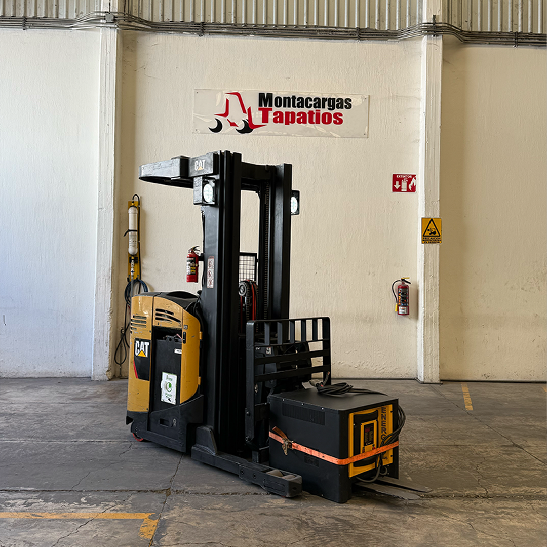 Montacargas Doble Reach seminuevo, marca Caterpillar, Modelo ND3000