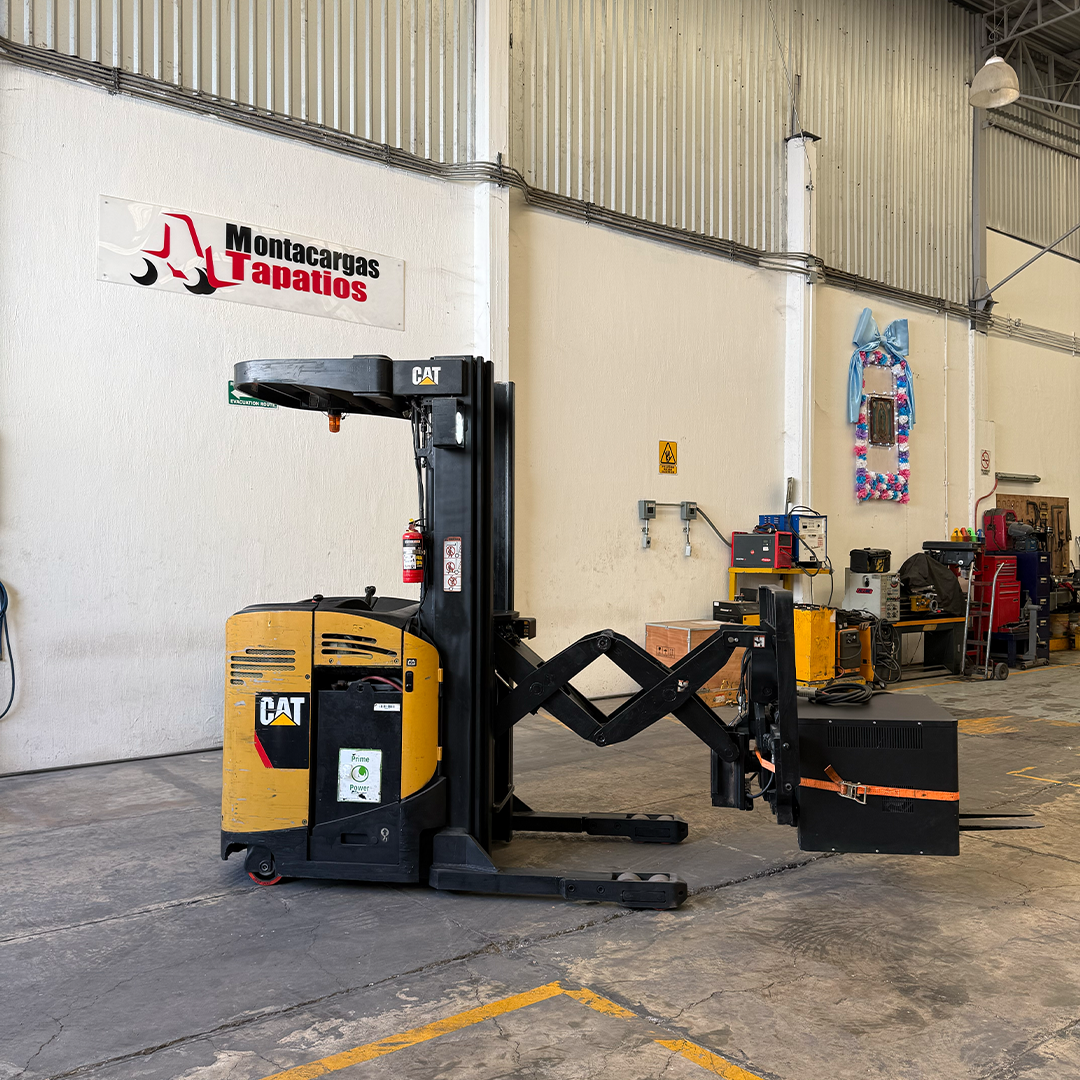 Montacargas Doble Reach seminuevo, marca Caterpillar, Modelo ND3000