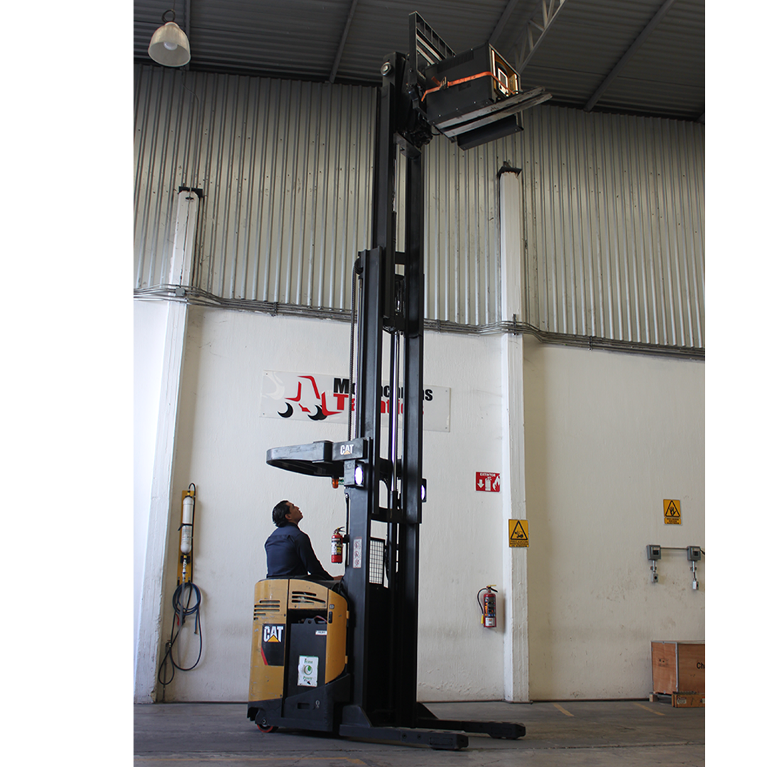 Montacargas Doble Reach seminuevo, Modelo ETR230DP